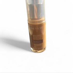 Revlon Skin-Caring Foundation - Toasted beige